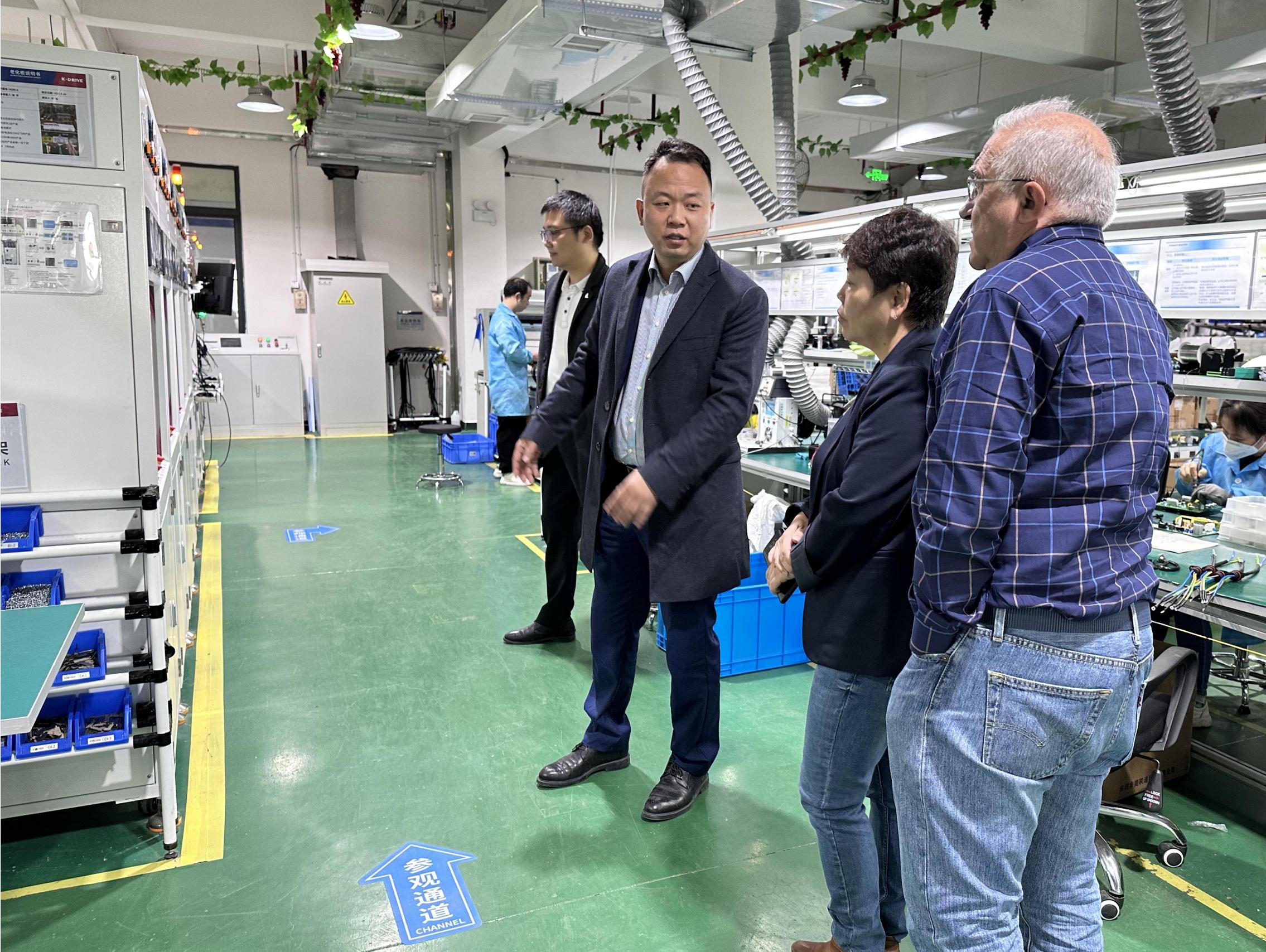 Spanish customers visit to discuss cooperation matters